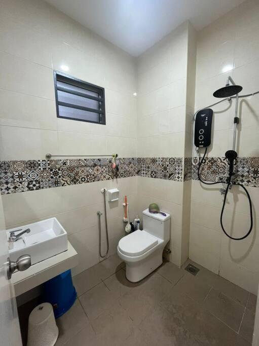Hadeerna Homestay - Double Storey Terrace Chemor Exterior photo