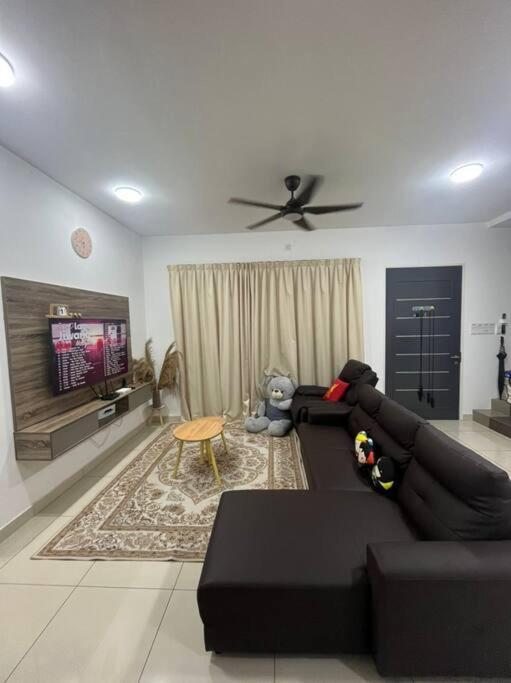 Hadeerna Homestay - Double Storey Terrace Chemor Exterior photo