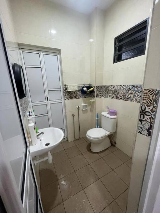 Hadeerna Homestay - Double Storey Terrace Chemor Exterior photo